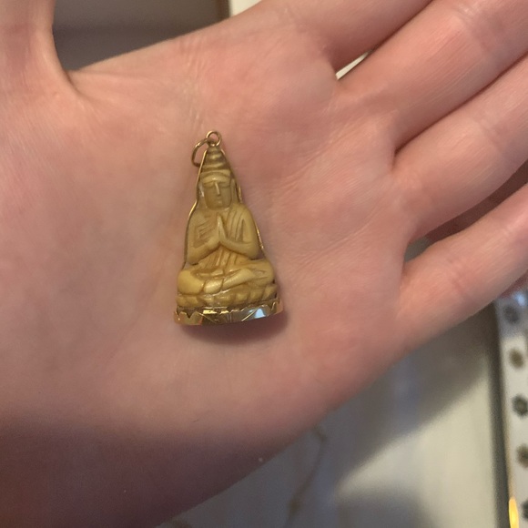Jewelry - 18k gold Buddha charm